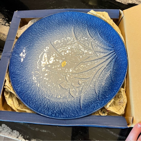 Arita Blue Iris Orchid Flower Embossed Plate Japanese 12" D X 2" H - Picture 3 of 3